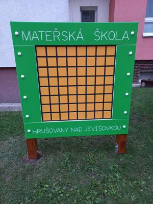Didaktická tabule na zahradě MŠ